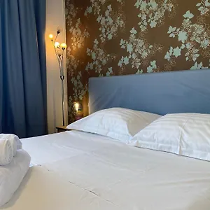 Apartament The Dome, Sala Palatului, Walking Distance To The Old Town, Bucureşti